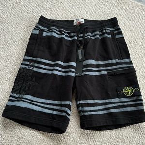 Stone island x Supreme shorts nwt